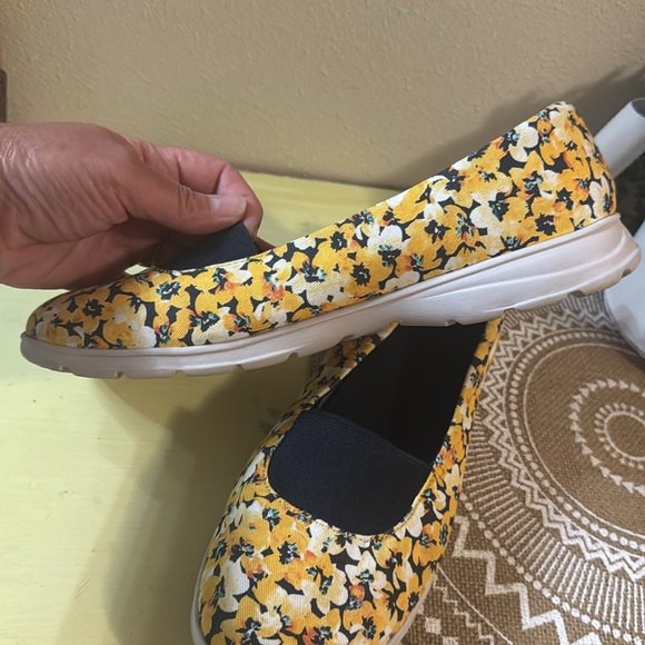 Lands End Slip-On Shoes - Picture 4 of 9